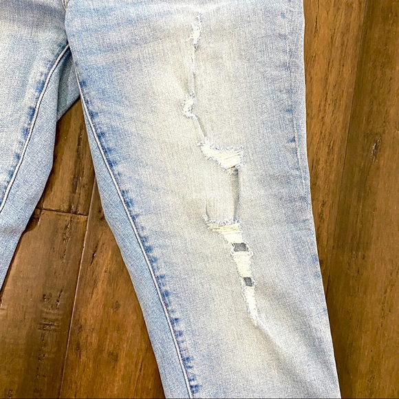 GAP- Mid Rise Best Girlfriend Jeans - Picture 6 of 10